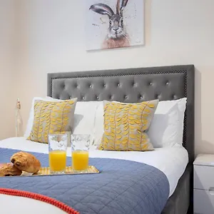 Apartment 2 Bedroom Town Centre