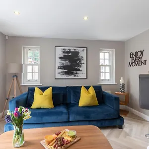 Apartment Elliot Oliver - 2 Bedroom Garden With Parking