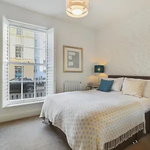 Apartment 3, Gainsborough House